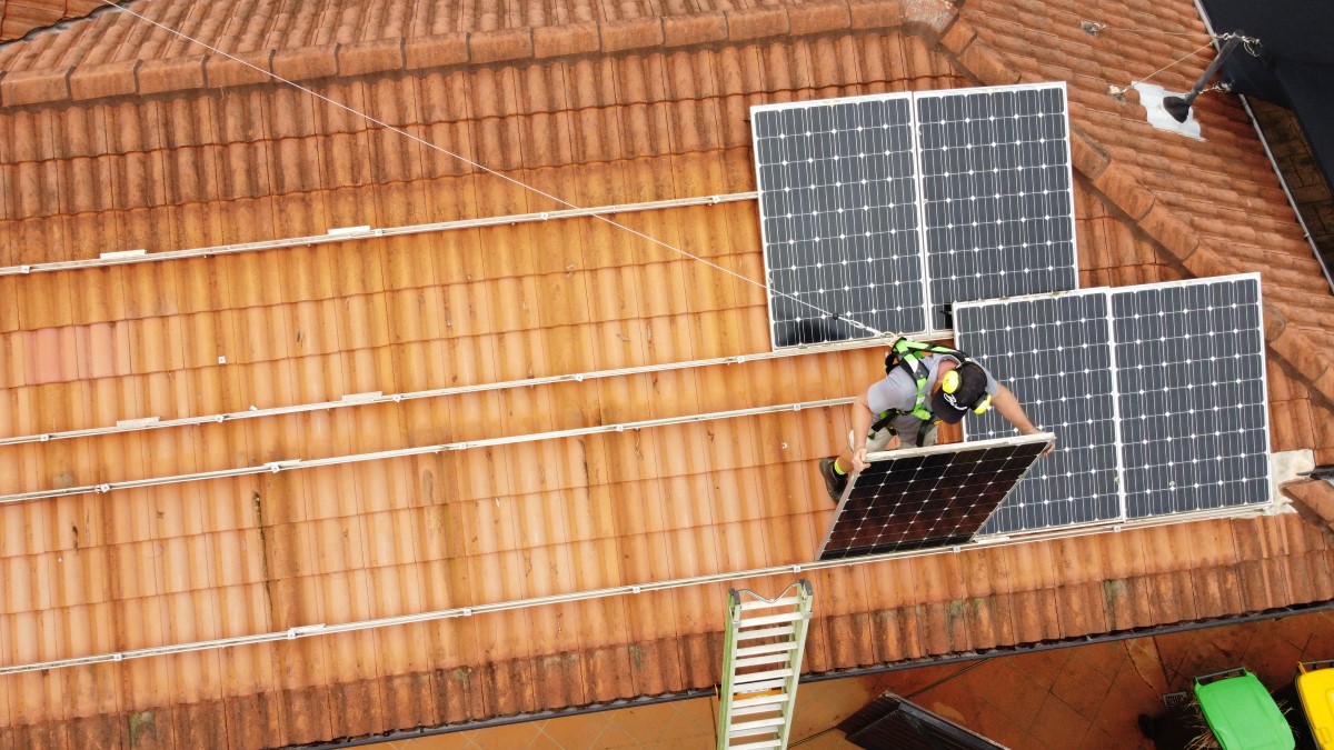 oz-roof restoration solar panels removal